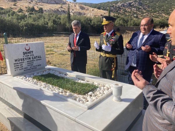 Cumhuriyetimizin 100. Yılı etkinlikleri kapsamında Kaymakamımız Sn. Tahsin AKSU, şehitlerimizin kabirlerini ziyaret ettiler.
