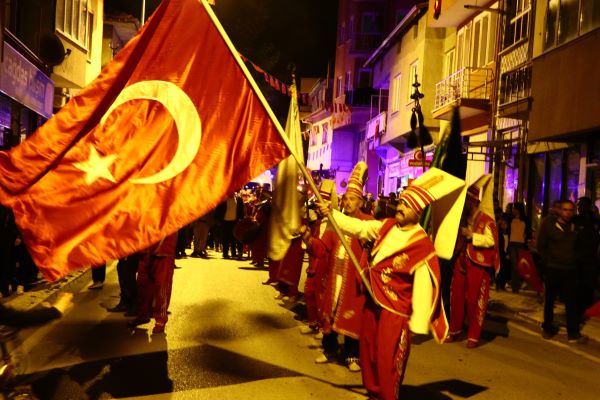 Cumhuriyetimizin 100. Yılı kutlamaları, Mehter Takımı konseri ve havai fişek gösterisi ile geç saatlere kadar devam etti.