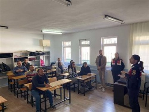 Keçiborlu İlçe Jandarma Komutanlığınca vatandaşlarımıza bilinçlendirme seminerlerine devam edilmektedir.